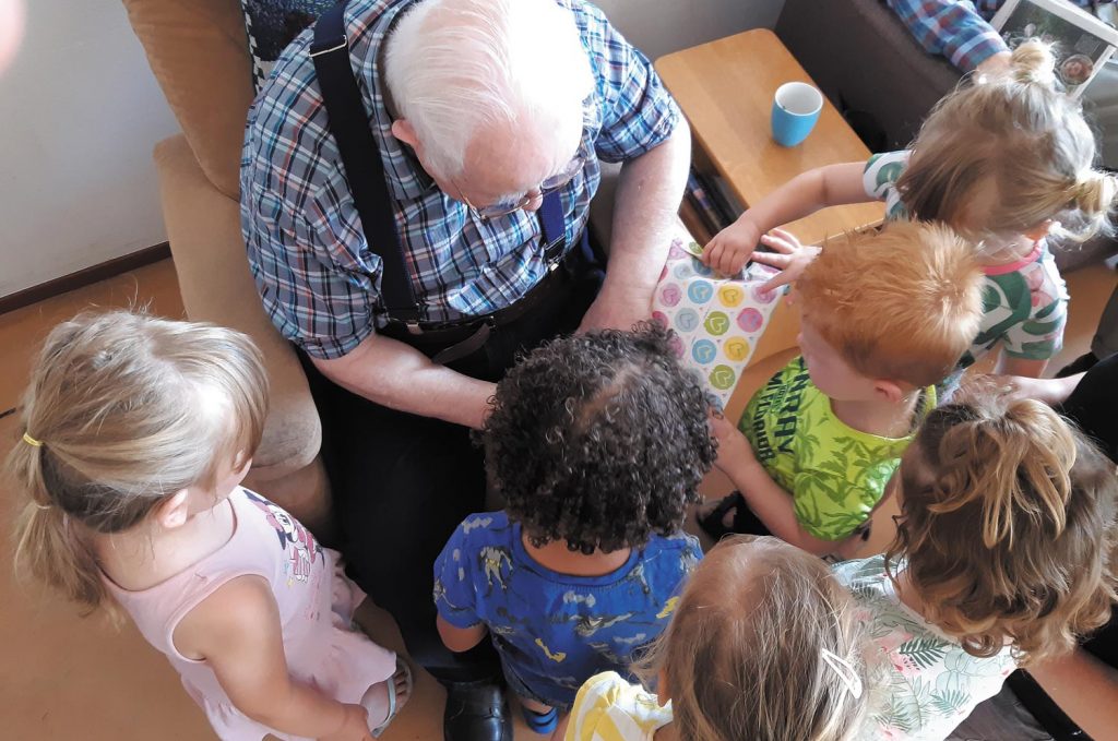 Kinderopvang Zwolle AAlanden MoreThanKidz _ activiteiten met bejaarden